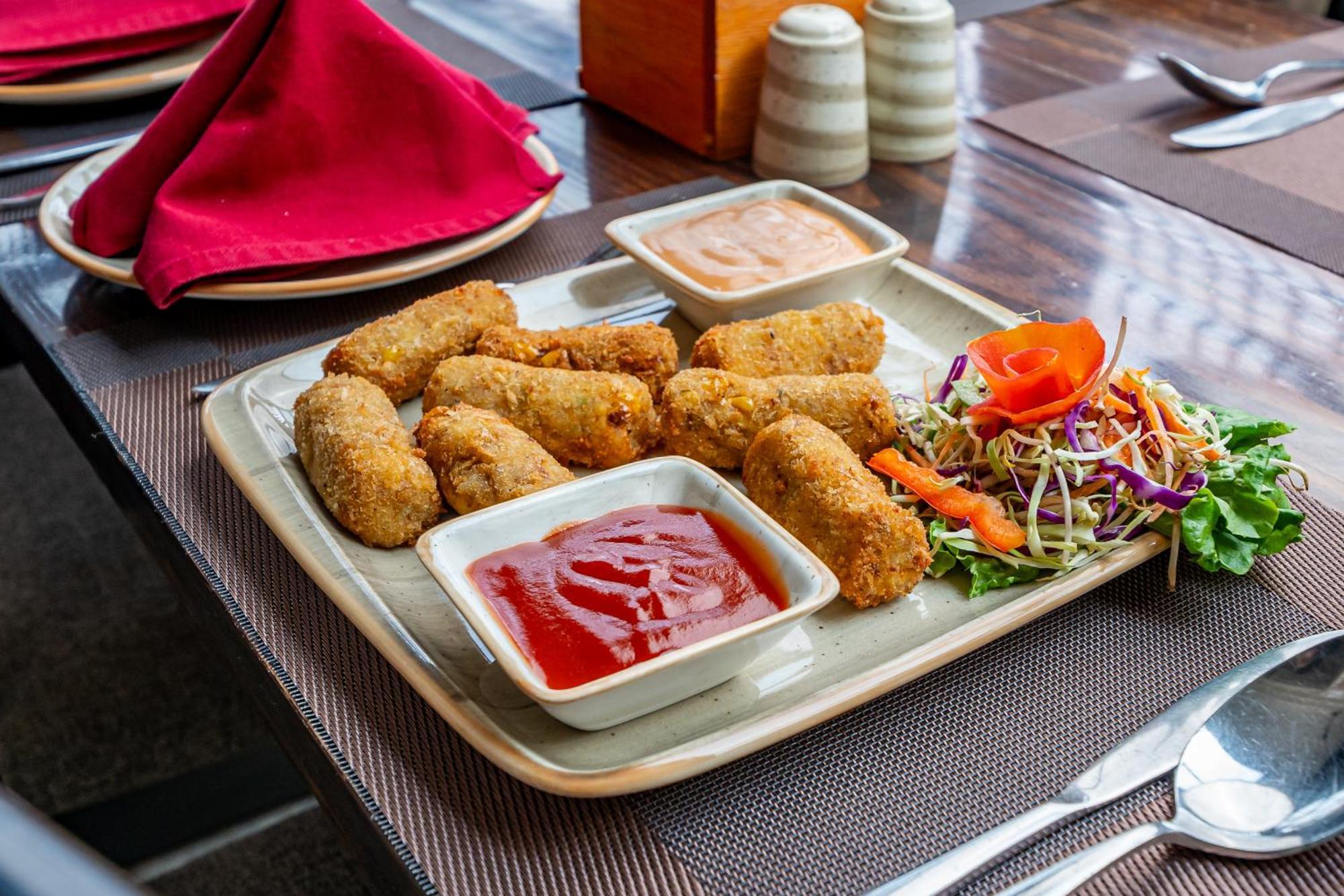 Hotel Kutumba Lalitpur Экстерьер фото
