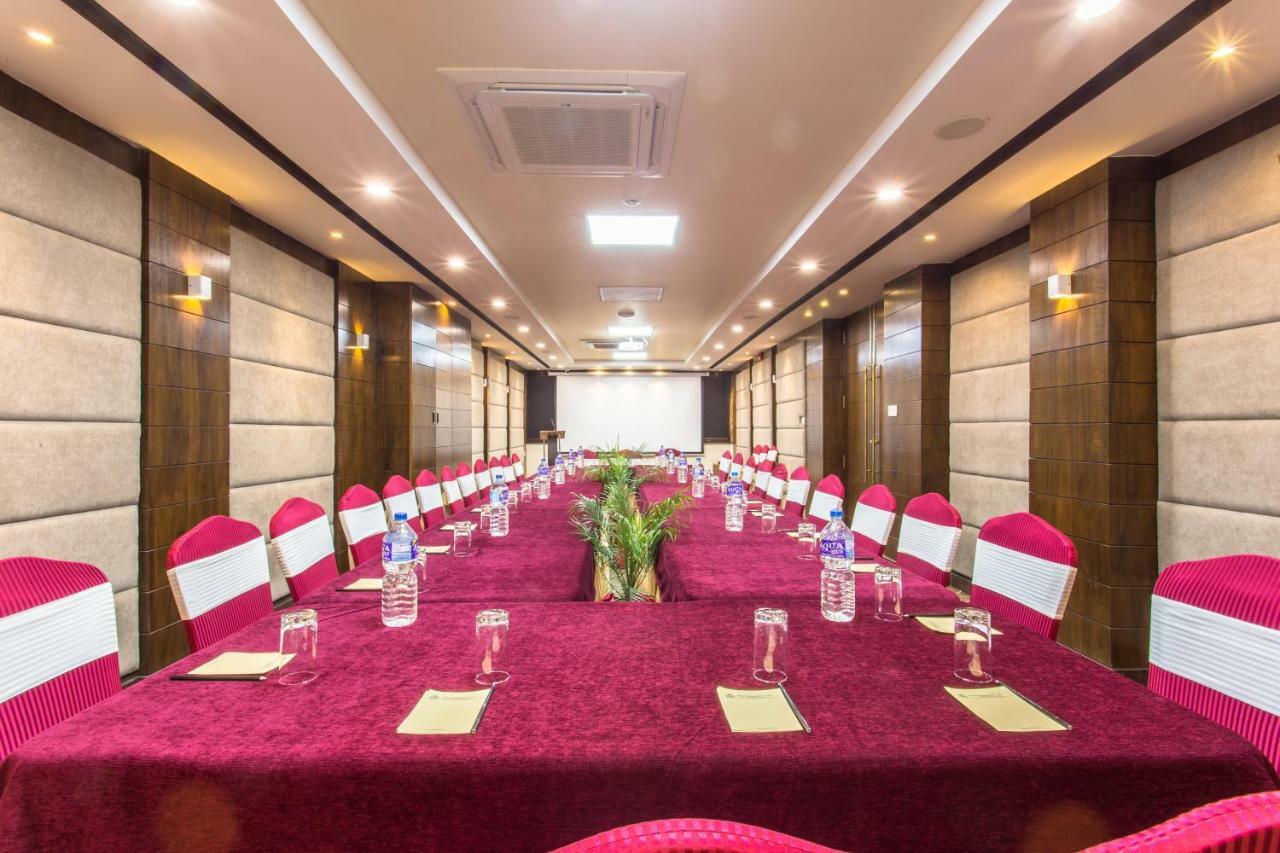 Hotel Kutumba Lalitpur Экстерьер фото